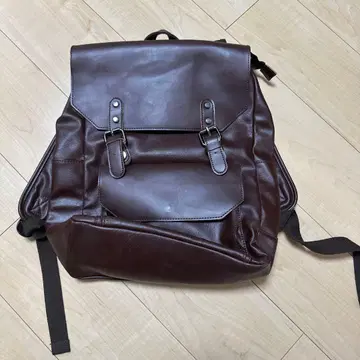 다크 브라운 가죽 백팩