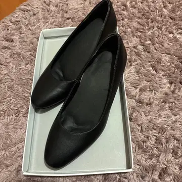 블랙 플랫 펌프스