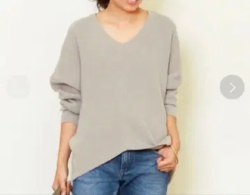 두지엠 클라세 울 V넥 니트 베이지 새상품급