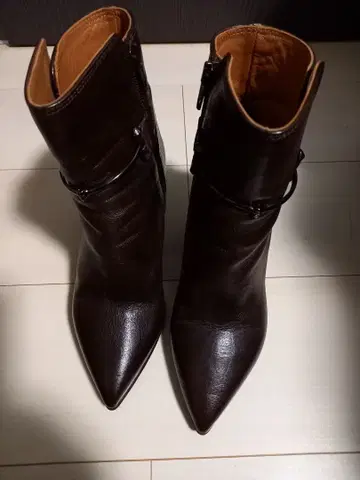 다크 브라운 스틸레토 부츠