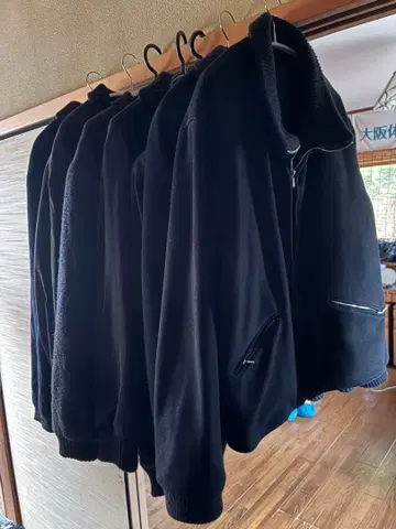 agnes b. 울 하이넥