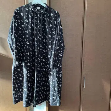 츠하루 바이 사만사 모스모스 넉넉한 꽃 자수가 귀여운 원피스