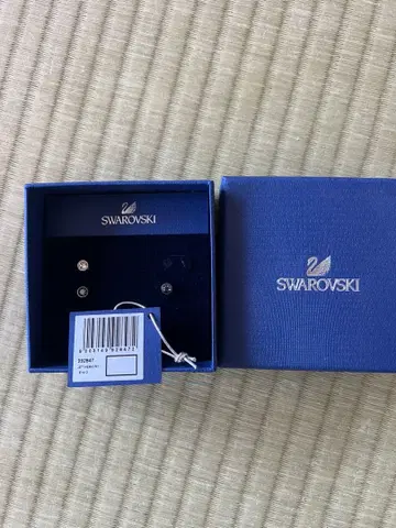 Swarovski 크리스탈 스터드 귀찌