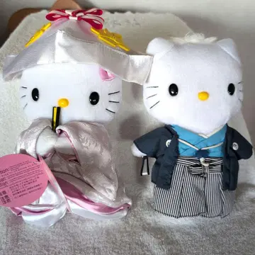 헬로키티 일본 의류 봉제 인형 2체 (맥도날드 경품)