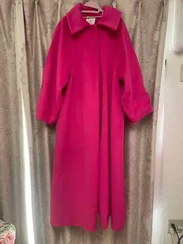 완판템 초맥시 길이 핫핑크 롱 코트