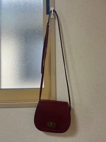 버건디 가죽 숄더백