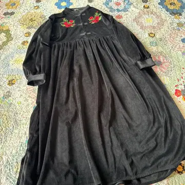 kutir 벨로아 차이나 자수 원피스