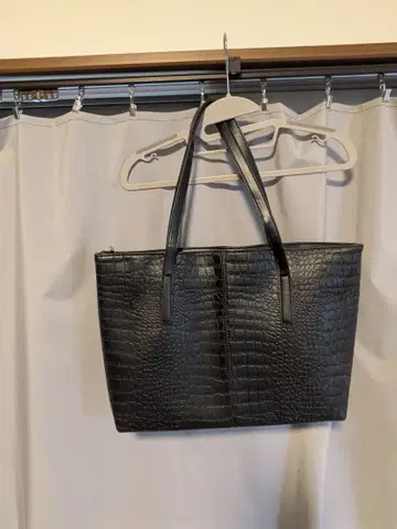 블랙 토트백 합성 피혁