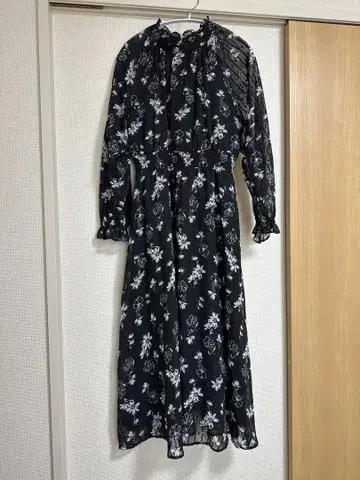 꽃무늬 비침 원피스