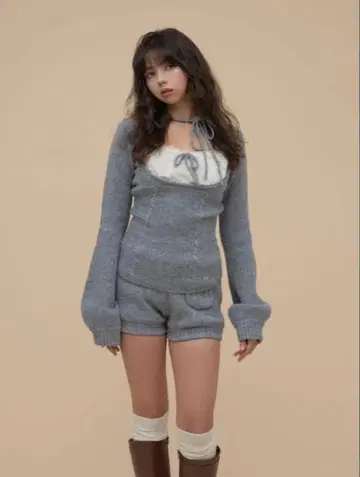 andmary Raven gather set up gray