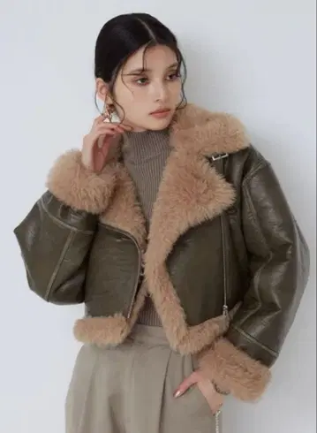 MURUA 빈티지 스타일 숏 페이크 무스탕