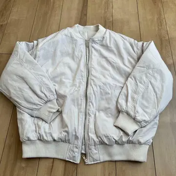 코디 폭을 넓히는 2way 디자인의 MA-1