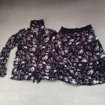 꽃무늬 블라우스와 스커트 셋업