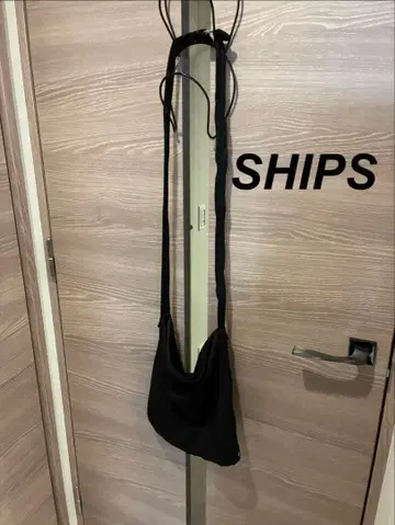 SHIPS 블랙 사코슈 백
