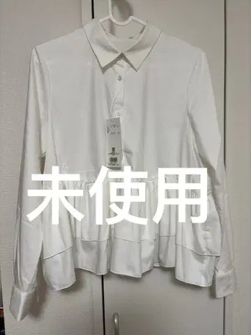 프릴 달린 화이트 셔츠 S 사이즈