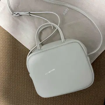 Aeta 화이트 숄더백