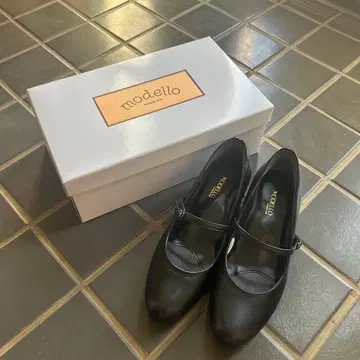 [새상품] MADRAS MODELLO 스트랩 포함 블랙 펌프스