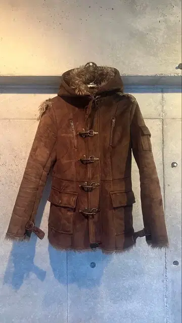 브라운 무스탕 코트 후드 부착