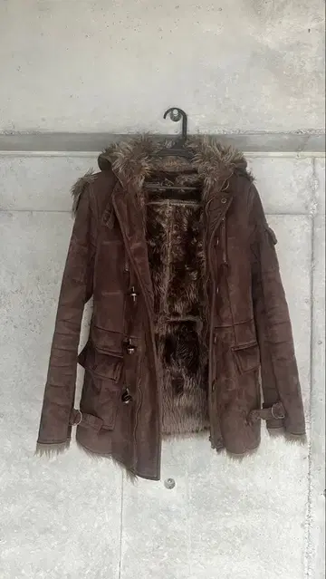 브라운 무스탕 코트 후드 부착