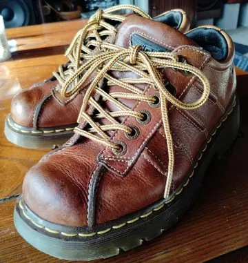 DM's 브라운 가죽 통굽 워크 부츠 귀여운 광택감 뛰어난 분위기