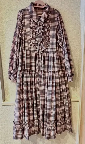 캔디스트리퍼 체크 무늬 프릴 롱 드레스