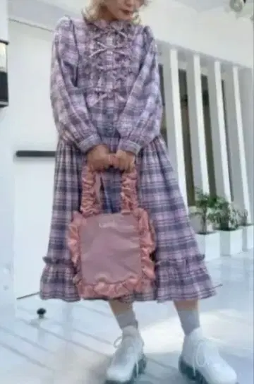 캔디스트리퍼 체크 무늬 프릴 롱 드레스