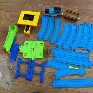 빙글빙글 돌리자! 토마스와 멀린의 석탄 호퍼 세트