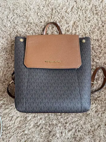 마이클 코어스 백팩