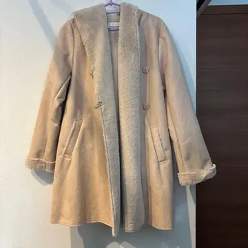 [새상품] CECIL Mc BEE 베이지 무스탕풍 후드 부착 코트