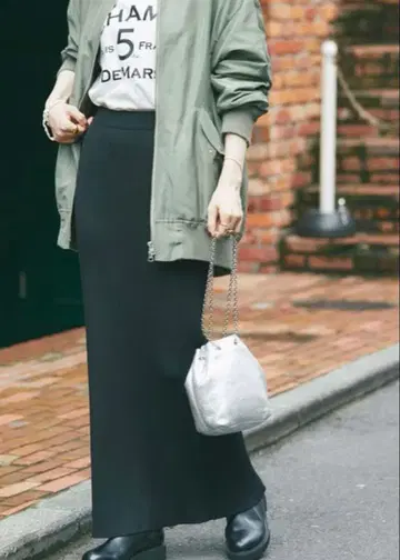 리브 드와 타이트 스커트 블랙