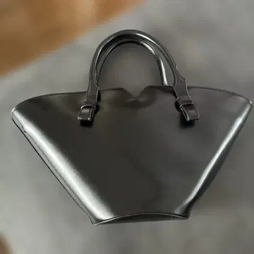 블랙 토트백 내 포켓 부착