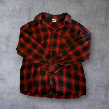 빨간색과 블랙의 체크 무늬 긴팔 셔츠