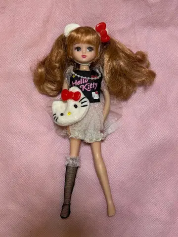 헬로키티 의상의 리카짱 인형 본체