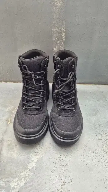 블랙 하이컷 부츠