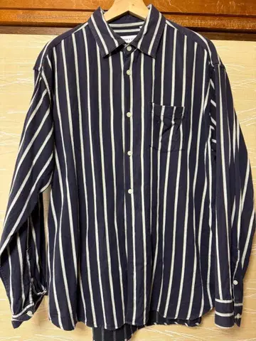 FREAK'S STORE 네이비와 화이트 스트라이프 긴팔 셔츠 L