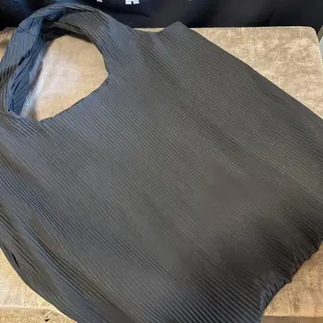 COS 플리츠 토트백