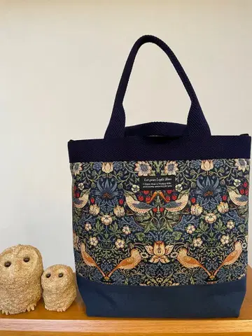 핸드메이드 토트백 윌리엄 모리스 딸기 도둑 (네이비) LL 사이즈