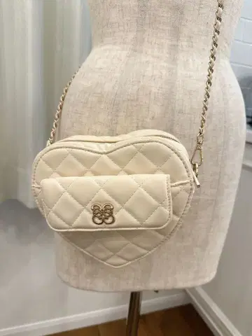 아이보리 하트형 숄더백