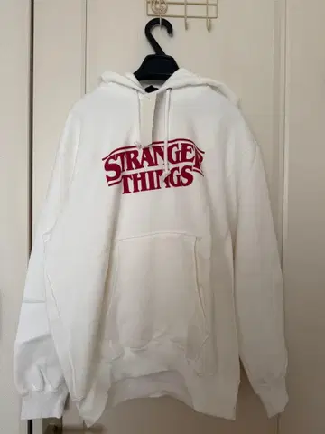 12/31 마감 [택 포함 새상품] GU 기묘한 이야기 로고 후드티 M