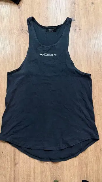VANQUISH 블랙 탱크탑