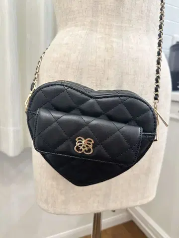 하트형 숄더백 블랙 퀼팅
