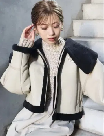 MURUA 오버 칼라 숏 페이크 무스탕