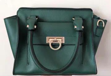 그린 컬러 합성 피혁 핸드백