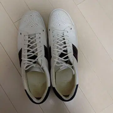 폴 스미스 화이트 가죽 스니커즈 새상품급