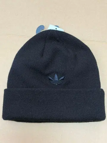 adidas 블랙 니트 모자