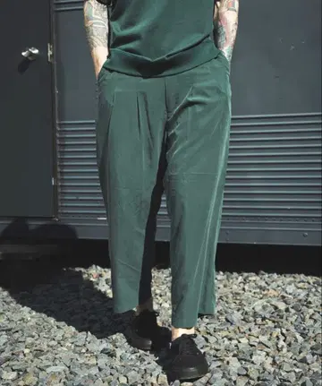 MR. OLIVE 와이드 테이퍼드 슬랙스 그린