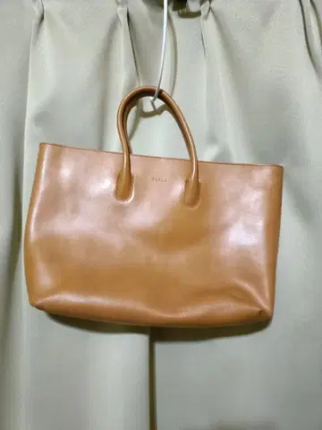FURLA 카멜 가죽 토트백