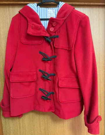 빨간색 더플 코트 후드 부착