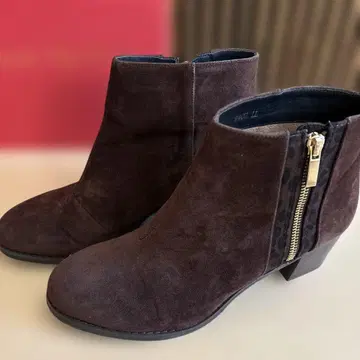 오리엔탈 트래픽 다크 브라운 앵클부츠 지퍼 포함