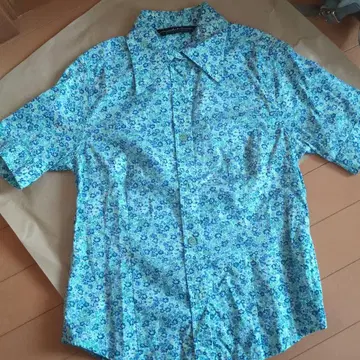 [새상품급] MICHEL KLEIN 미쉘클랑 꽃무늬 반팔 셔츠 블루 M